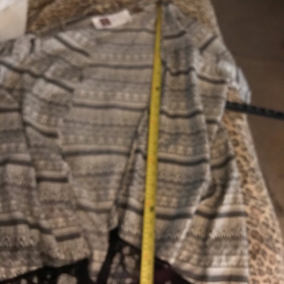 LEI print black & white open front kimono ,swimwear cover up w/ fringe NWT - Picture 5 of 9